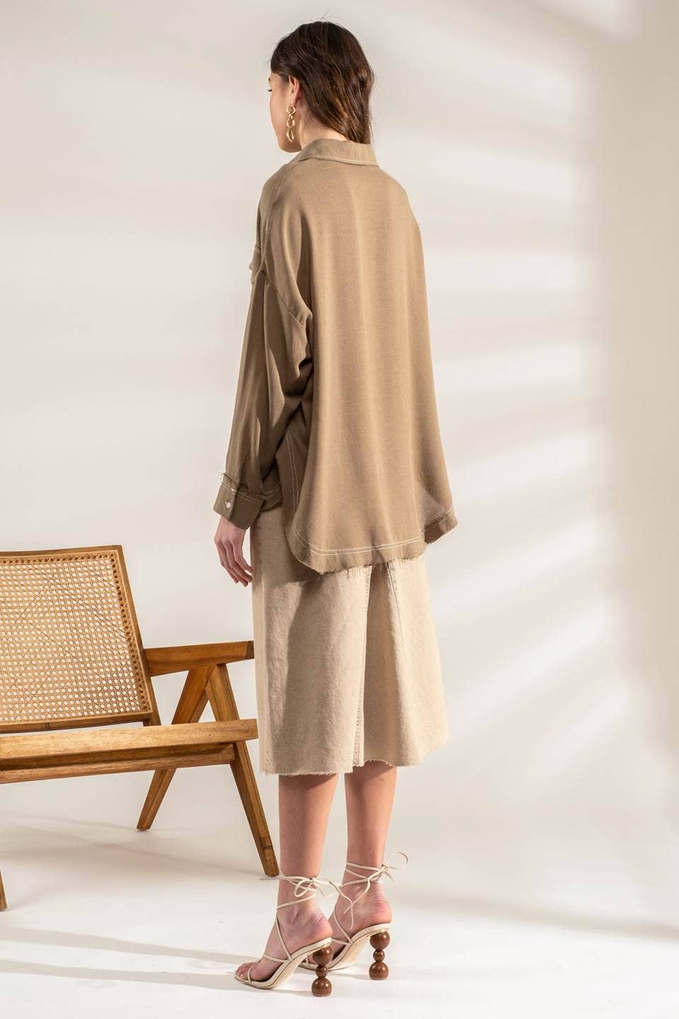 FRAY HEM BUTTON UP SHACKET